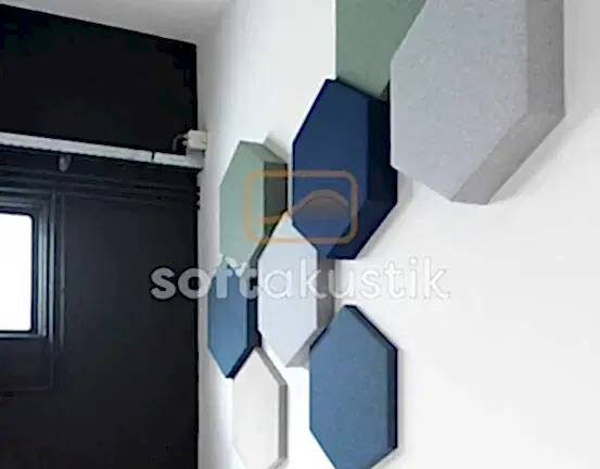 altigen-akustik-kumas-kapli-panel-kullanimi