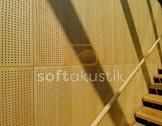 2000-delikli-ahsap-panel-ses-dalgalarini-nasil-emer