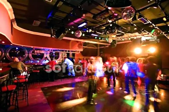 gece-kulubu-ses-yalitimi-ve-komsularla-uyumlu-isletme