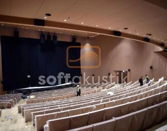 konferans-salonu-akustigi-ve-moderator-ses-kontrol