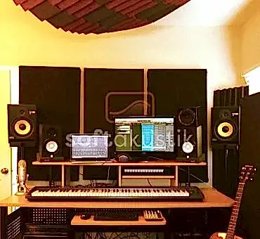 radyo-istasyonu-akustigi-ve-dj-mikrofon-akustigi