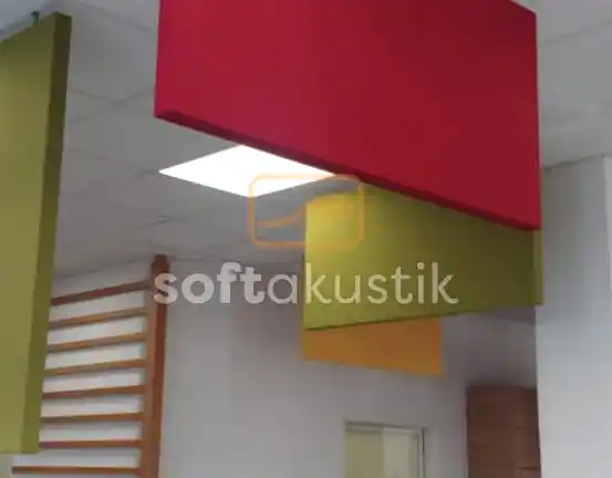 baffle-akustik-yuzer-tavan-paneli-acik-ofis-cozumu